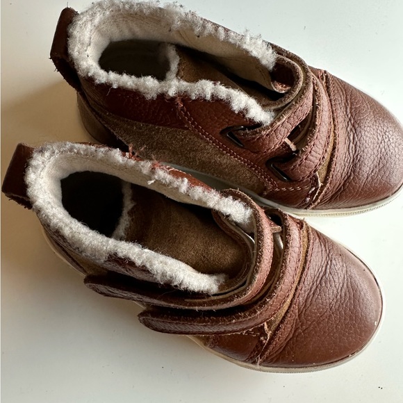 Ugh leather sneakers - Picture 2 of 3